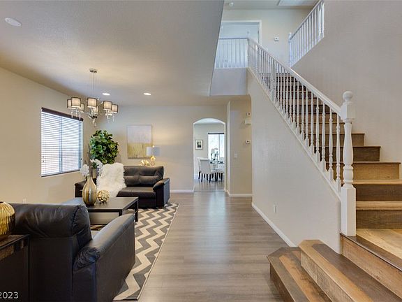 2nd image of 3305 Umbria Gardens Ave