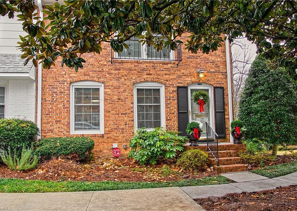 1st image of 3002 D Overton Dr