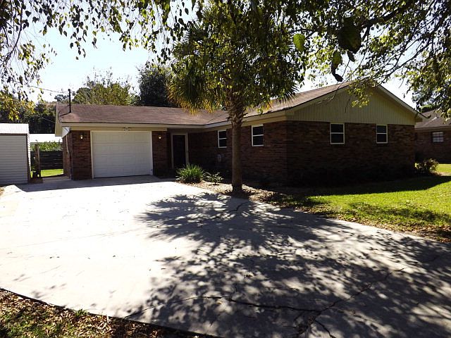 1st image of 209 N Lake Dr