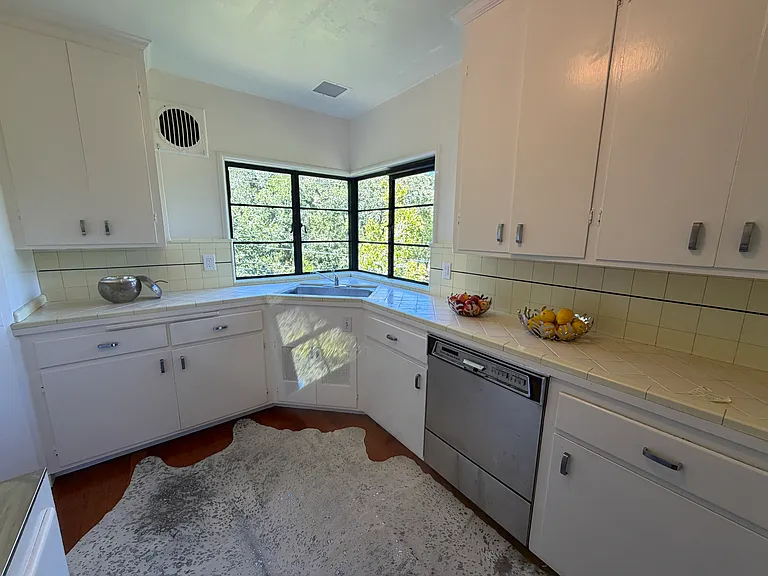 1 Woodhaven Rd — Photo 32