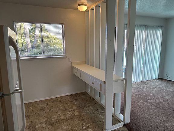 5th image of 212 Vassar Dr SE #424F3318E