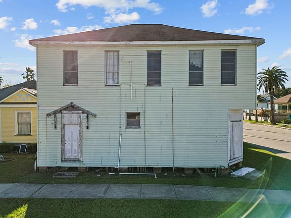 3rd image of 2927 Avenue Q