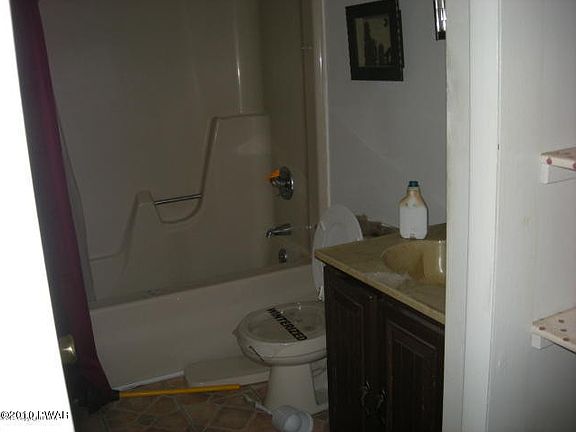 4th image of 250 Acorn Cir