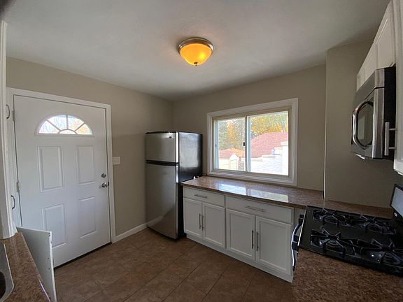 kitchen (other view) access to rear deck.