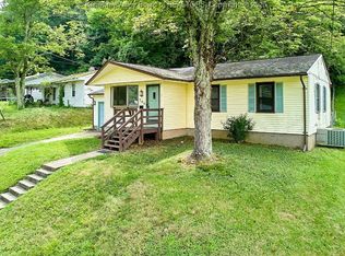 105 Sunny Brook Dr, Saint Albans, WV 25177