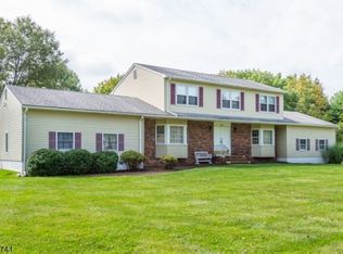 21 Parkview Dr, Succasunna, NJ 07876