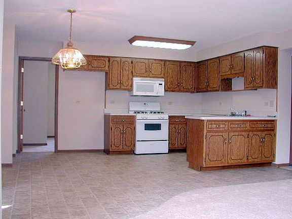 3rd image of 9325 W 170th Pl