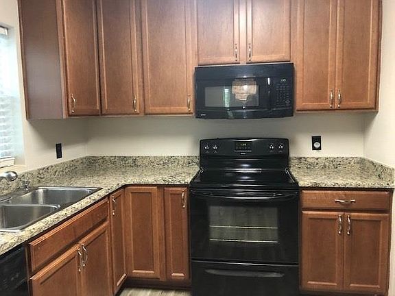 2nd image of 1315 Circle Dr