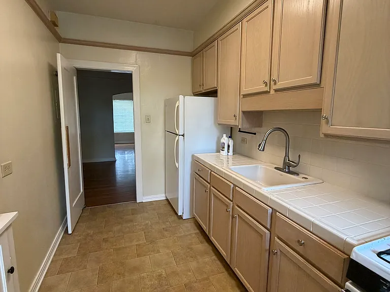 414 W Kings Hwy #4 — Photo 8