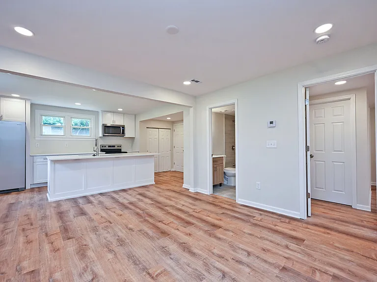 8320 Monroe Ave — Photo 6