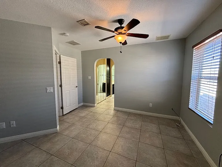 2323 Daytona Loop — Photo 15