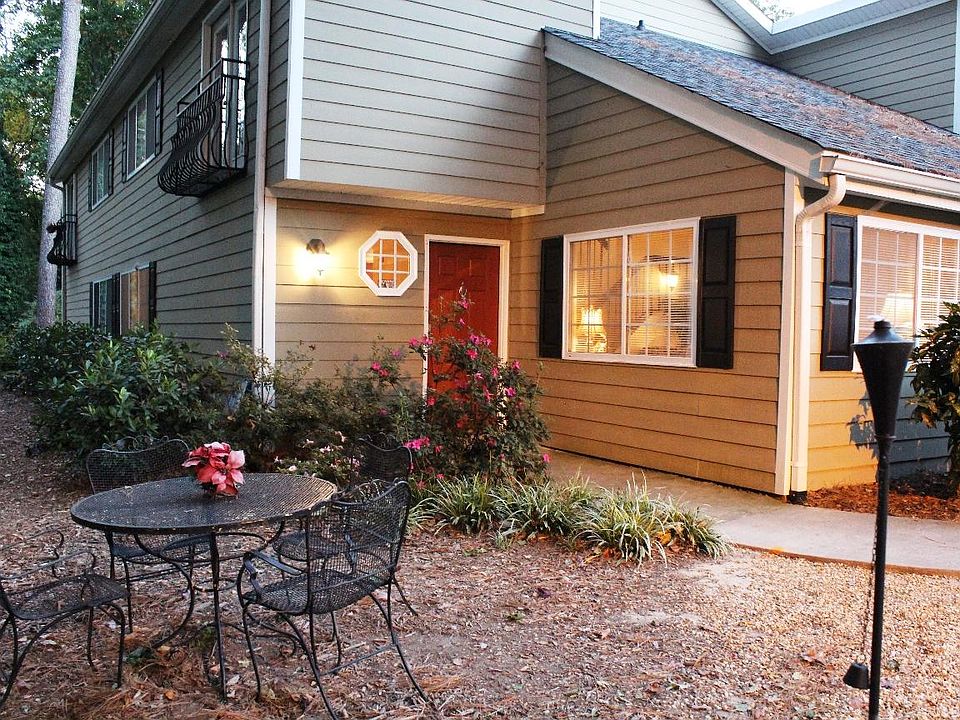 Front door with private outdoor area