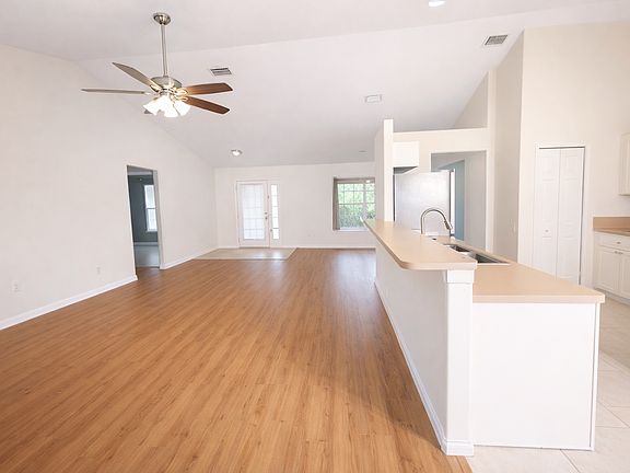 3rd image of 16466 Bauers Ave