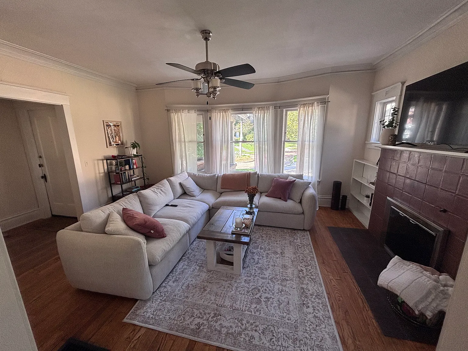 2 bed, 900 sqft, $1,800 — Photo 3