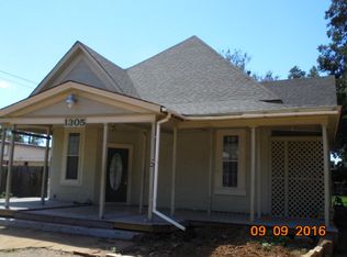 1305 N Queen St, Palestine, TX 75803