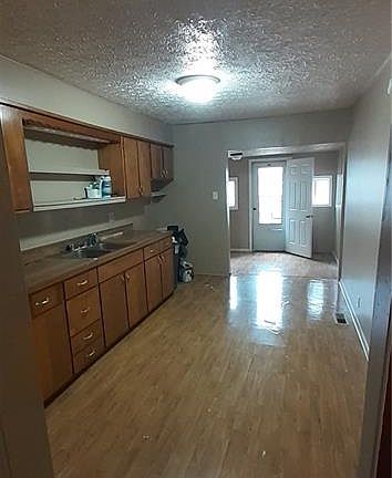 4th image of 1749 E Sparrow Ave