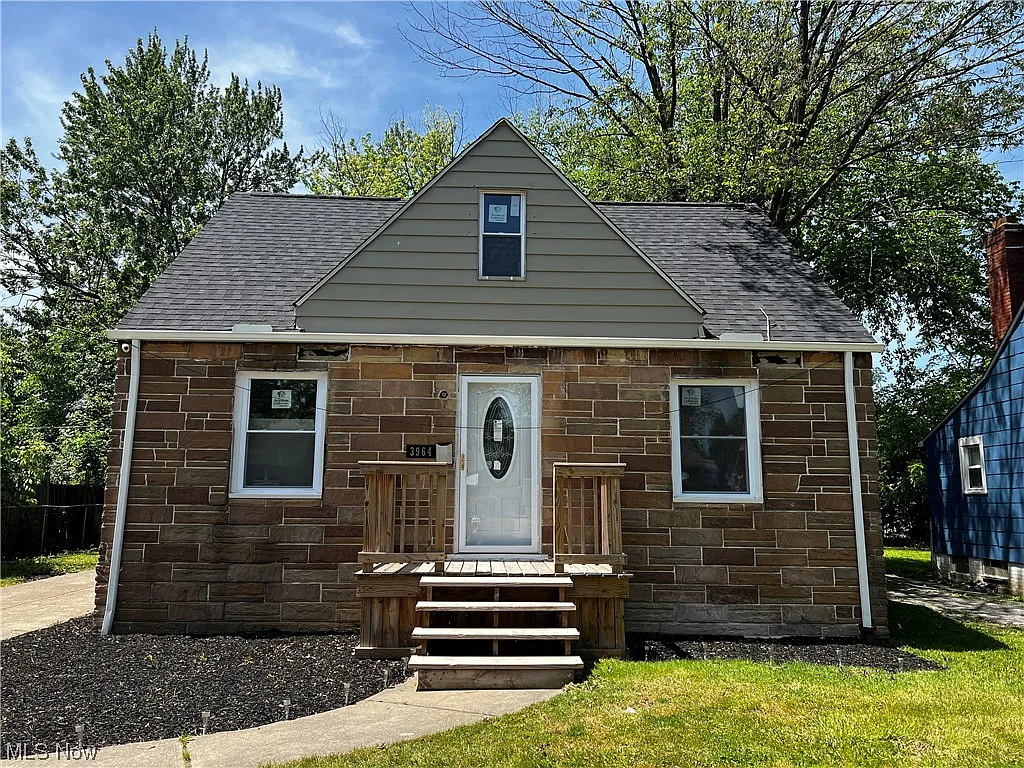 3964 Lee Heights Blvd photo 1