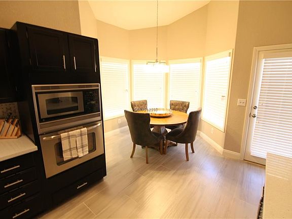 5th image of 2261 Lucerne Dr