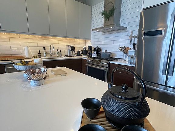 5th image of 2848 N Damen Ave #3