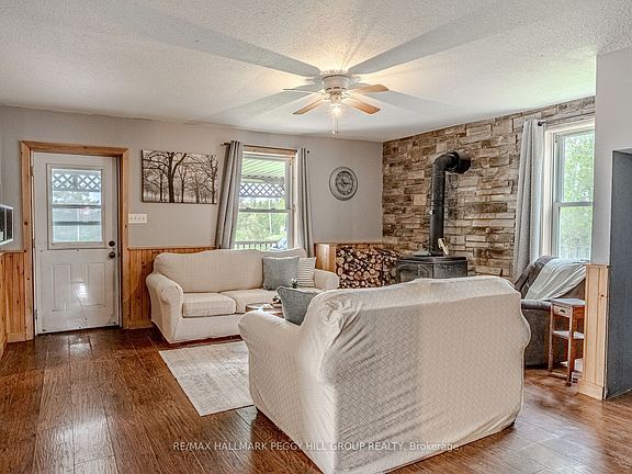 3rd image of 1601 Penetanguishene Rd