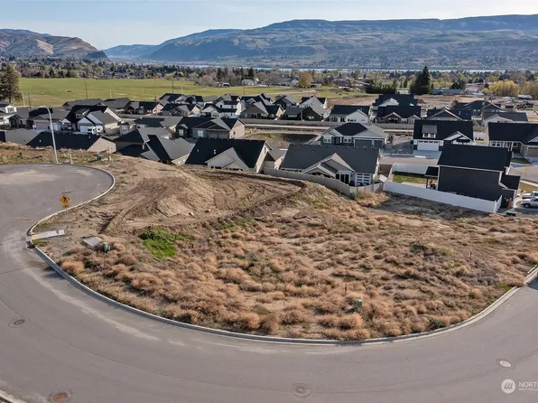 982 Spring Mountain Drive, Wenatchee, WA 98801