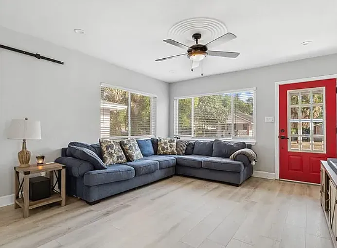 715 W Harlan St — Photo 1