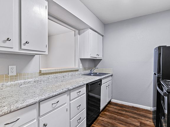 5th image of 459 Eldon Dr APT 25