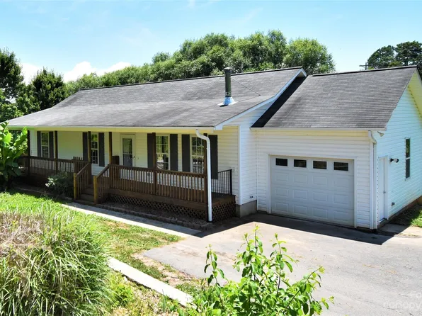 15 Cross Winds Dr, Leicester, NC 28748