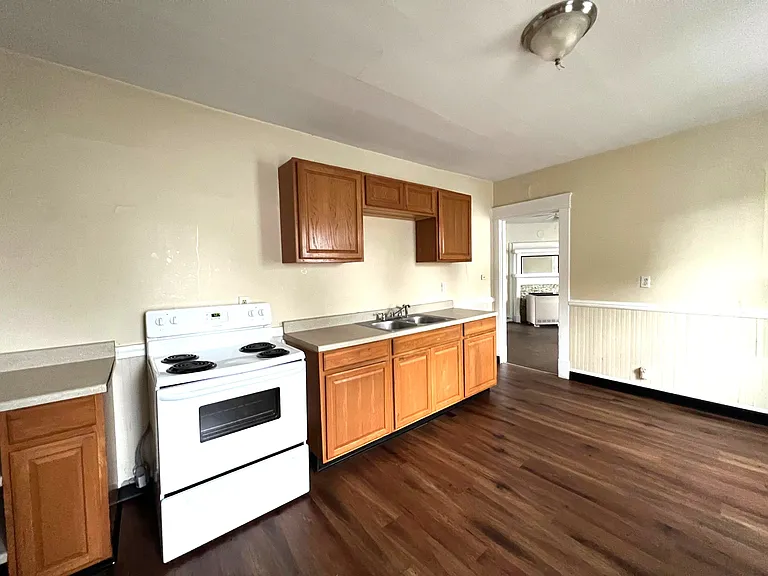 826 W 4th St #2 — Photo 3