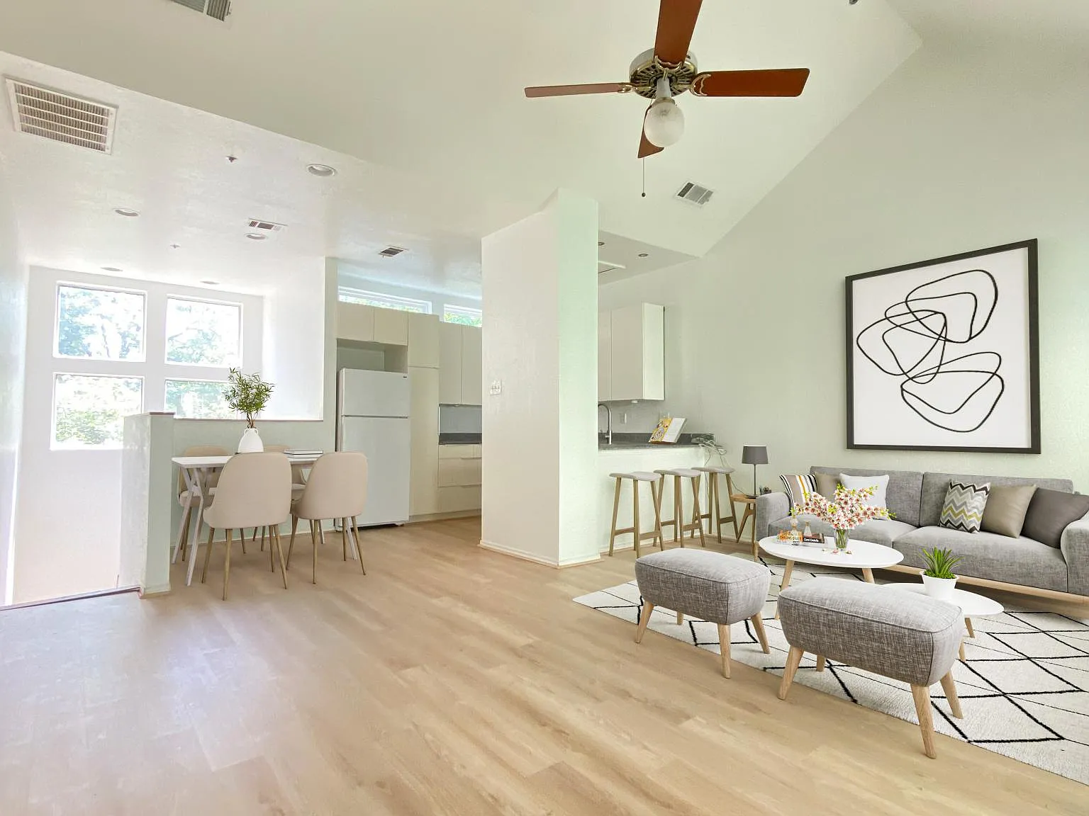 1212 N Beacon St — Photo 1