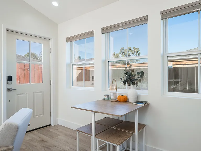 717 Bennett Ave #B — Photo 3