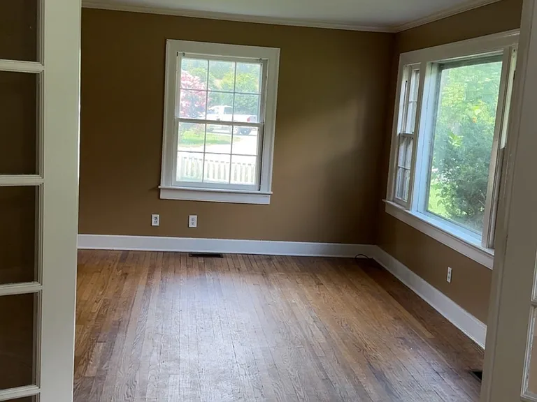 1127 Rose Ave — Photo 3