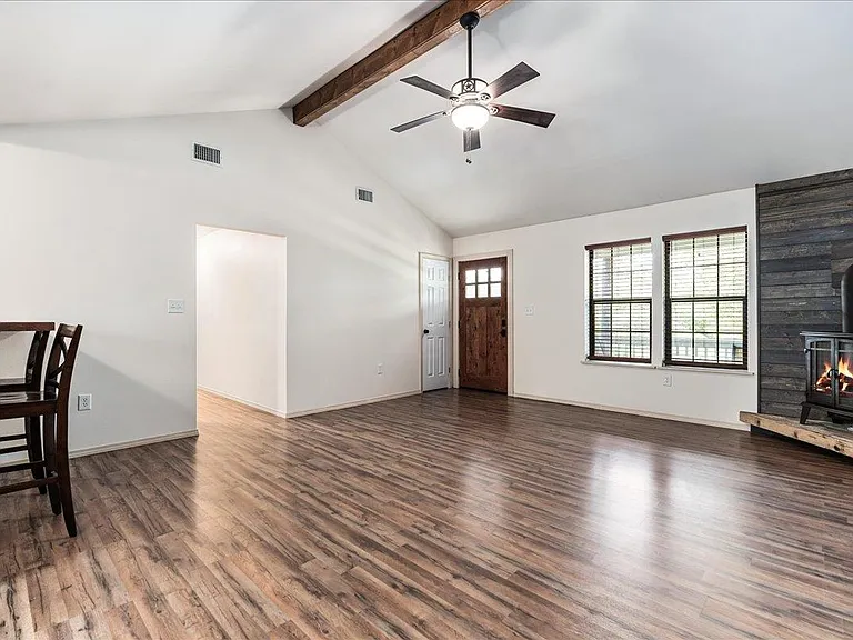 408 Breezing Ln — Photo 10