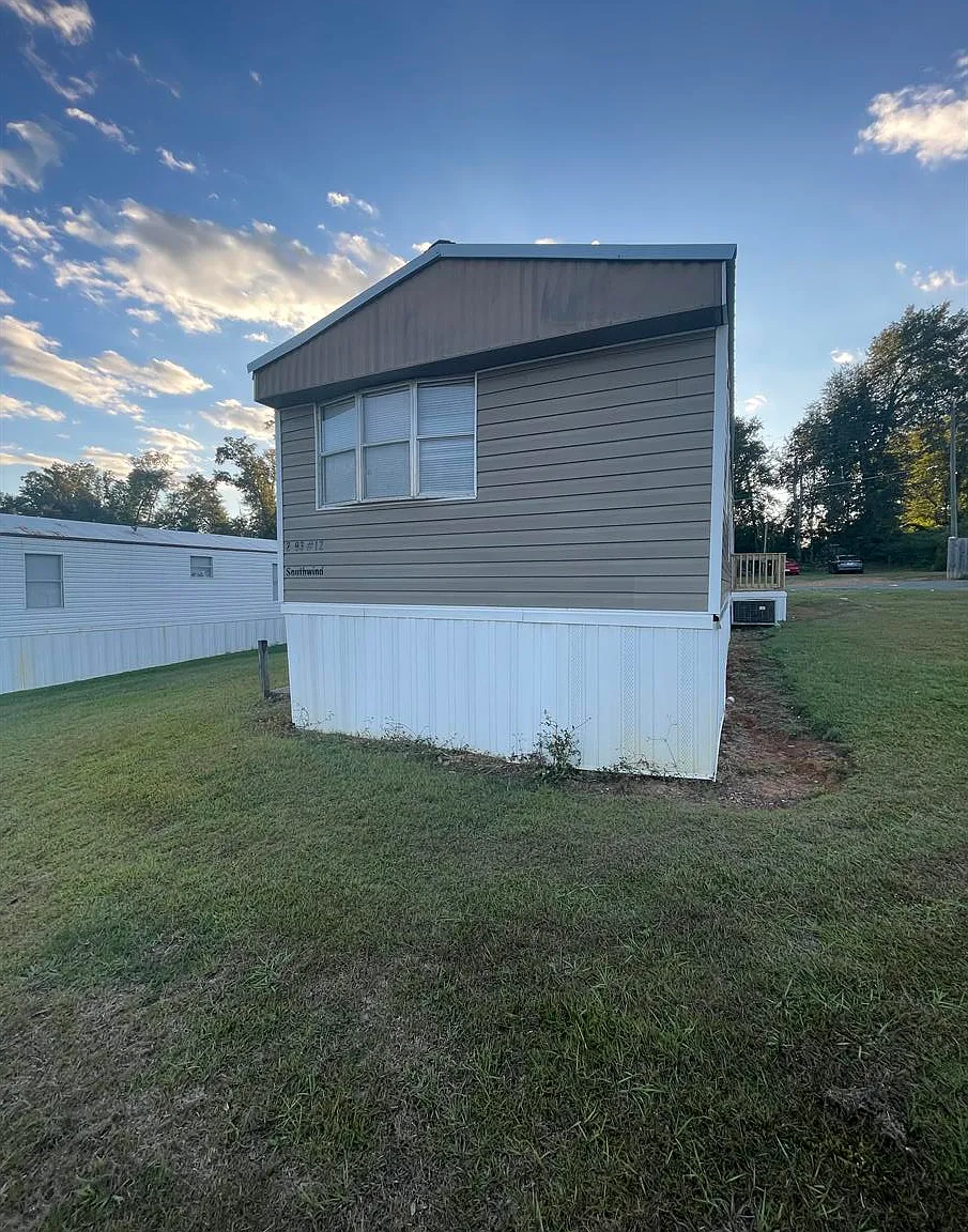 2993 Southwind Dr — Photo 2