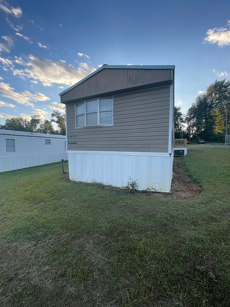Building Photo - 2993 Southwind Dr