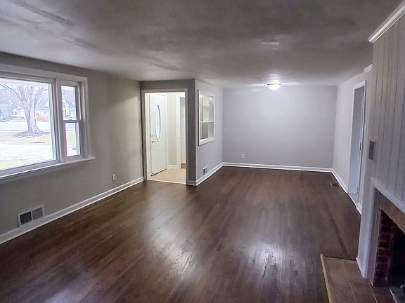 3rd image of 1511 N Logan Ave