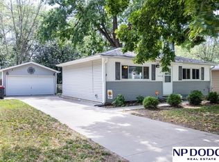 6041 Dobbins Dr, Lincoln, NE 68505