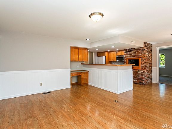 5th image of 8307 55th Ave NE