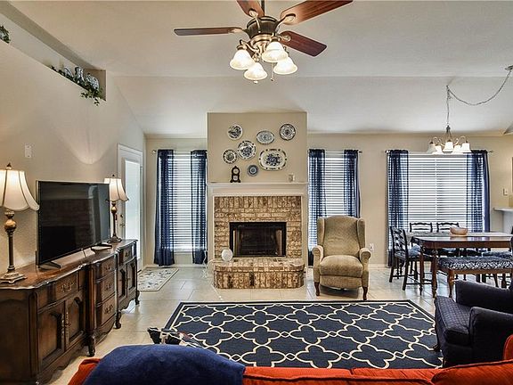 2nd image of 2749 Wakecrest Dr