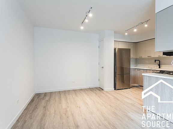 3rd image of 7621 N Sheridan Rd APT 1D