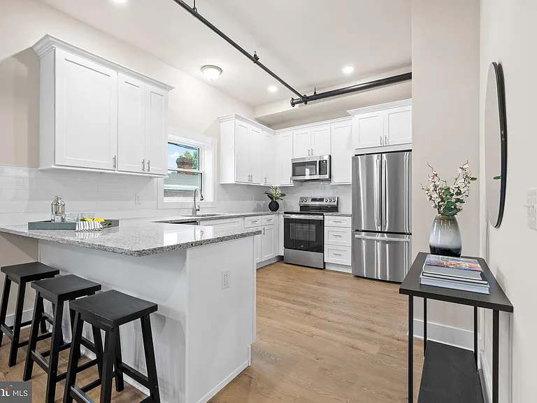 30 W Broad St #6 — Photo 8