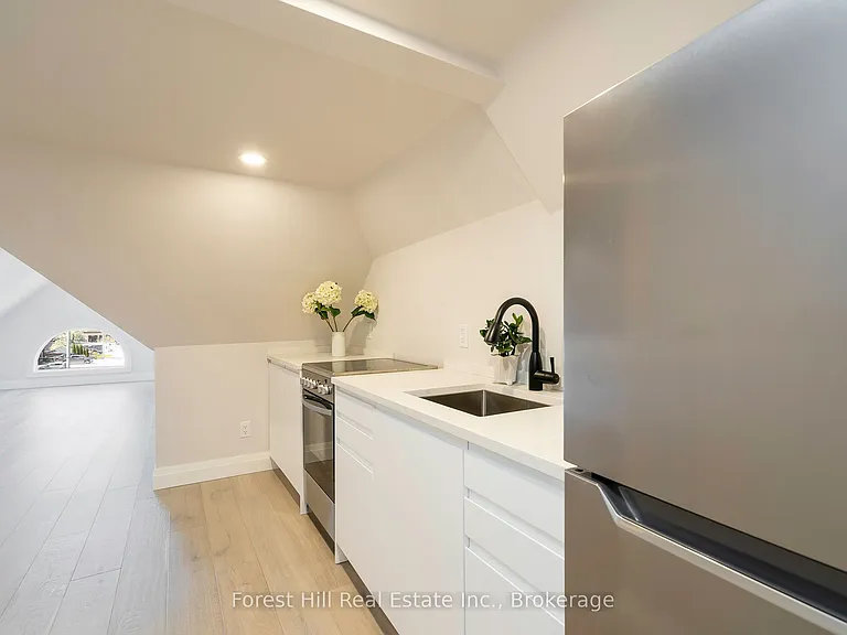 114 Ontario St #B — Photo 3