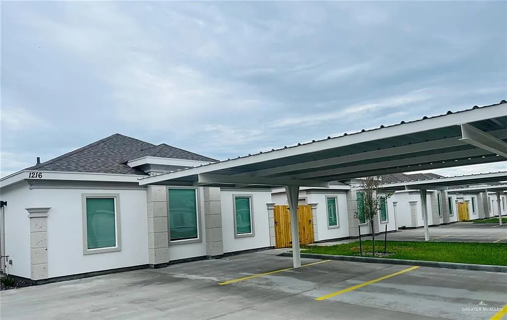3 bed, 2.0 bath, $1,175 — Photo 1