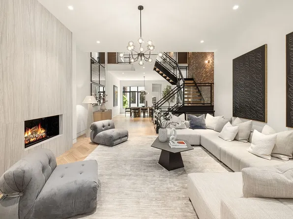 250 W 73rd St #Townhouse 1, New York, NY 10023