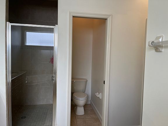 2nd image of 710 SW 47th St #202