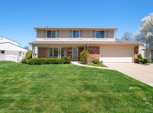 35624 Oakdale St, Livonia, MI 48154