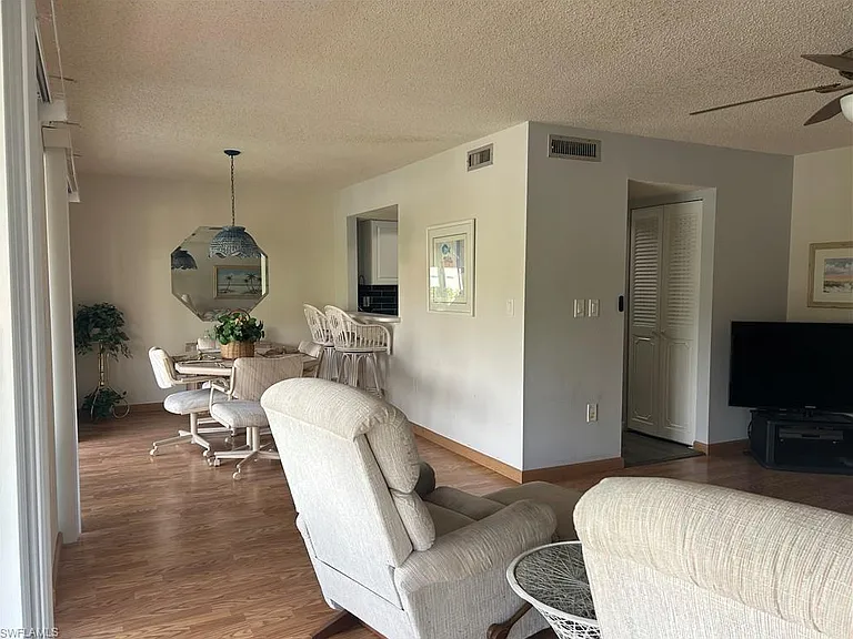 5479 Peppertree Dr #E13 — Photo 4