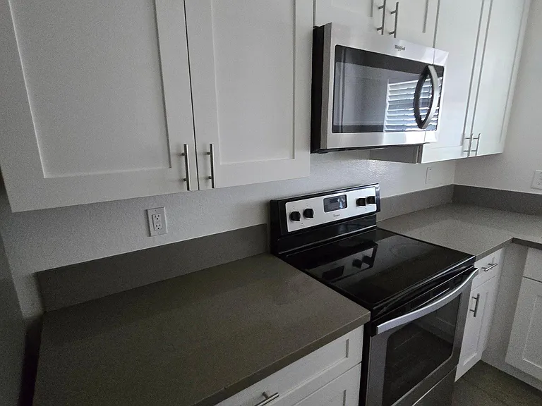 646 N 10th Ave — Photo 11