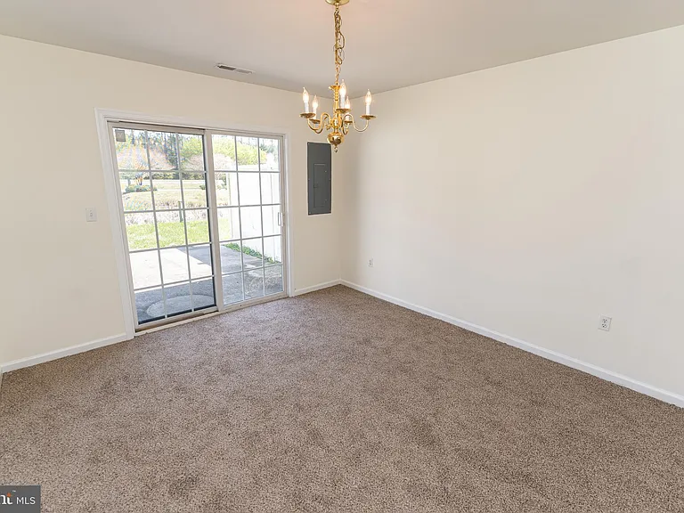 202 Carsons Ct — Photo 9