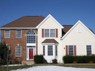 2 Poplar Dr, Cranbury, NJ 08512